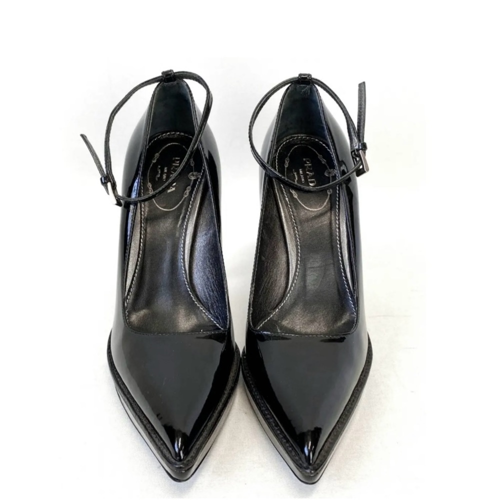 🖤 PRADA Patent Leather Pumps 🖤